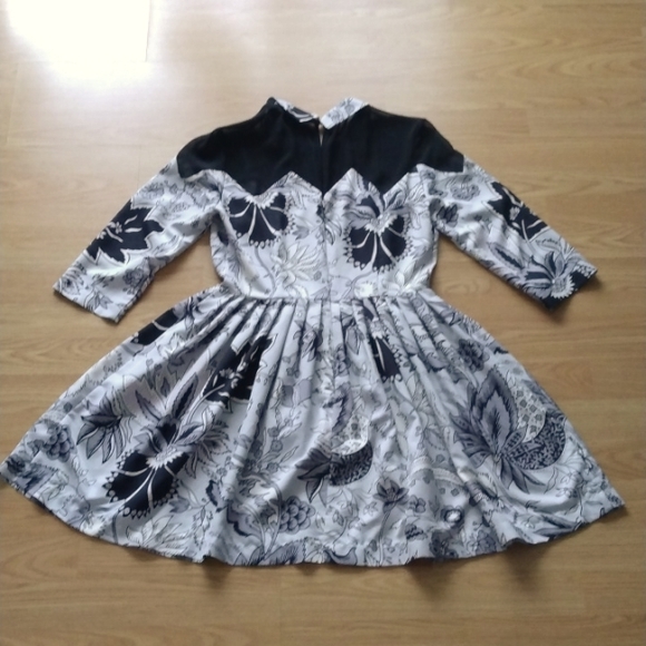 TOPSHOP Floral Fit and Flare Mini Dress | Size 6 - Picture 6 of 8